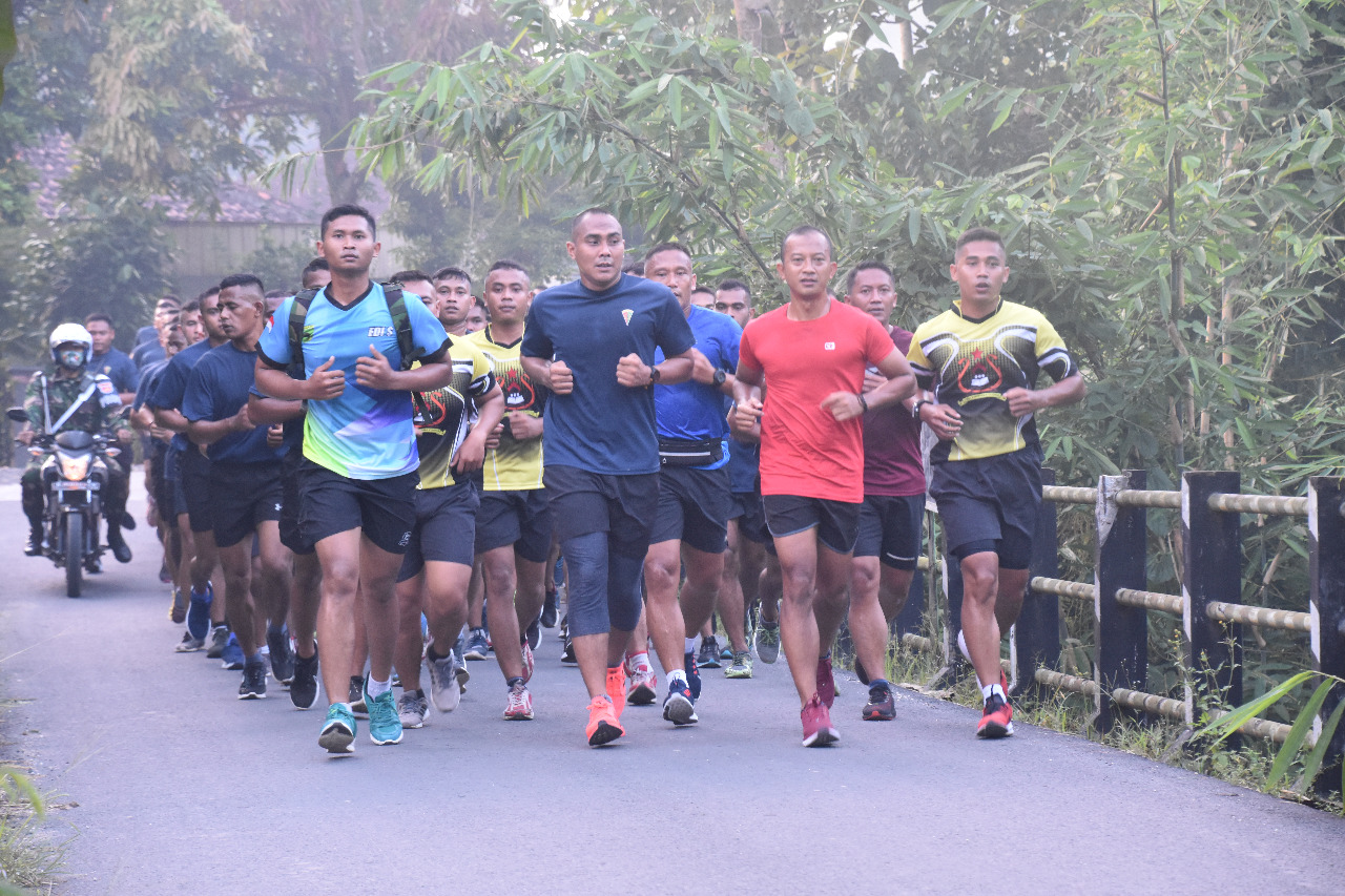 Kolonel Arm Putranto Gatot Sri Handoyo, S.Sos, Laksanakan Happy Run Bersama Prajurit Alugoro